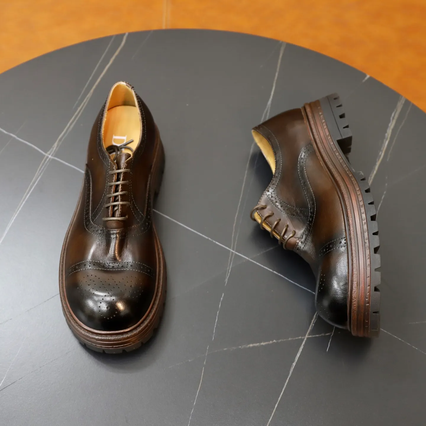 Ex-factory price: 520💰 [Dior] Dior's new casual men's shoes are launched in Hong Kong counters. Official website 1:1 production. Italian washed cowhide + water-dyed leather lining. Designed by European and American masters. Perfect shape to create counter quality, solid color rubber wear-resistant outsole and classic dazzling head! Super versatile and very comfortable. High-end without losing taste, fashionable and novel! ! Absolute focus! 3 colors available! Code number 38-45
